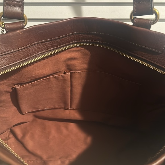 EUC Fossil Croco Embossed Leather Tote with Side Slip Pockets and Hangtag. - Picture 9 of 12